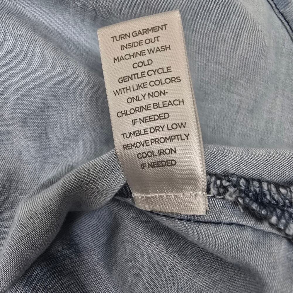 Avenue Plus Size 30/32 Chambray Denim Button Down Shirt Embroidered Floral - Picture 12 of 14